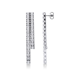 Boucles d'oreilles de diamants en or blanc 18k