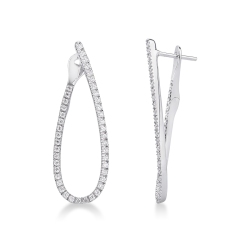 Boucles d’oreilles ovales allongées en or blanc 18k avec diamants