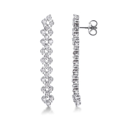 Boucles d'oreilles pendantes en tissu en or blanc 18k avec des diamants