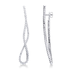 Boucles d’oreilles en or blanc 18k serties de diamants éclatants