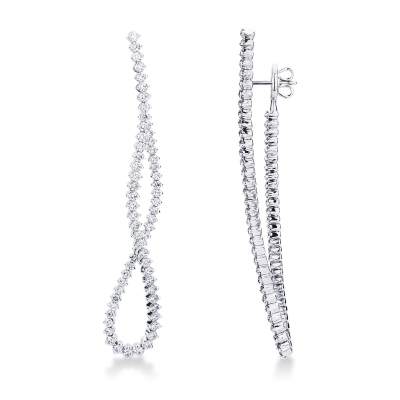 Boucles d’oreilles en or blanc 18k serties de diamants éclatants