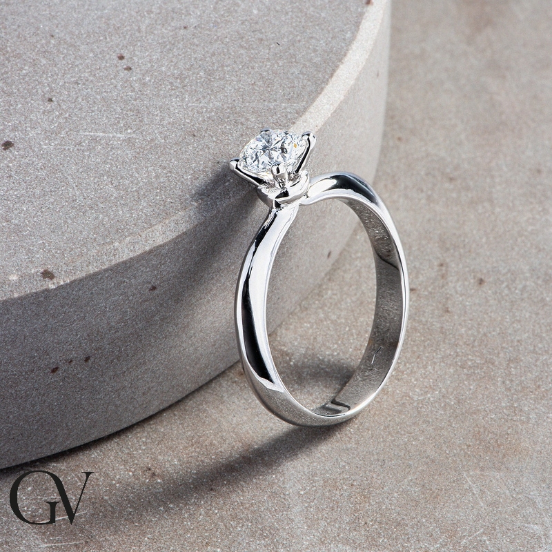 Bague de fiançailles en or blanc 18k avec diamant 0.70 ct 