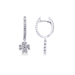 Boucles d’oreilles en or blanc 18k avec pendentifs trefle et diamants