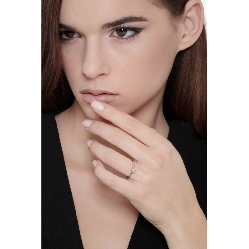 Bague solitaire en or blanc 18k diamant 0.20 ct 