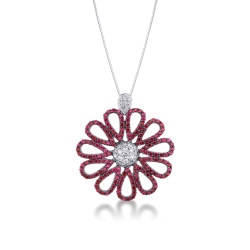 Collier en or blanc 18 carats orne d’une fleur de rubis et diamants