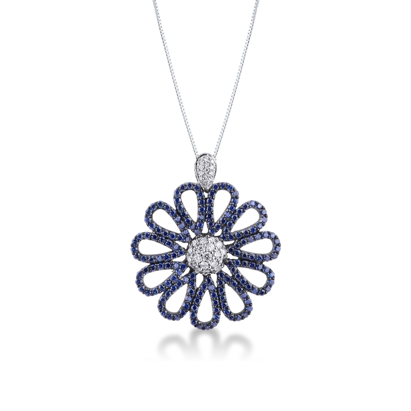 Collier en or blanc 18k avec fleur de saphirs bleus et diamants