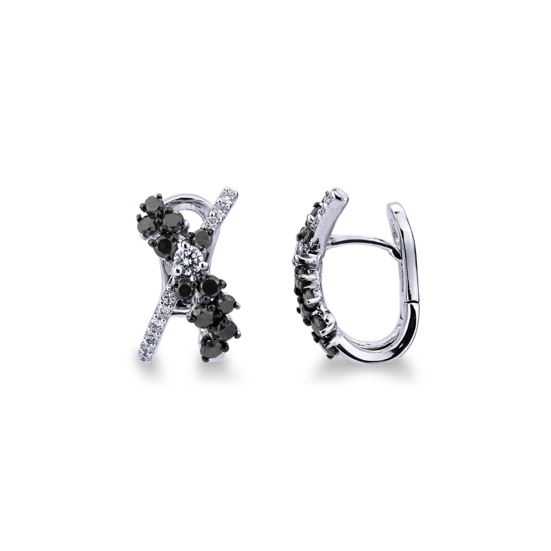 Boucles d'oreilles croisées en or blanc 18k entourés de diamants noirs