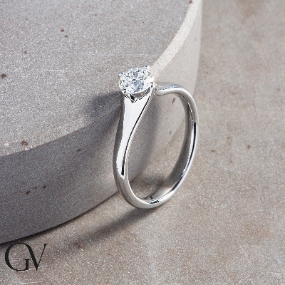 Solitaire en or blanc 18k avec diamant 0.70 ct