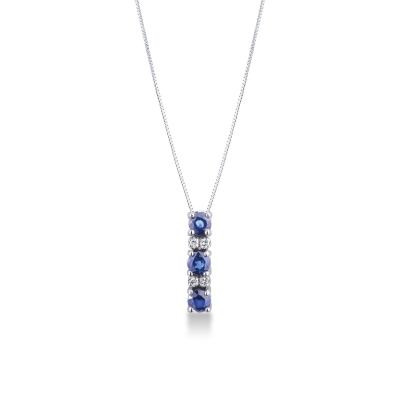 Collier en or blanc 18k avec pendentif trilogie saphirs bleus et diamants