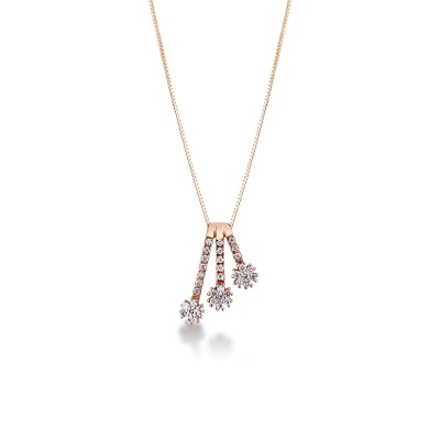Collier en or rose avec trois fleurs de diamants