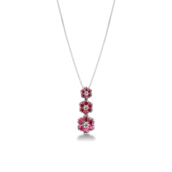 Collier trilogie en or blanc 18k avec trois fleurs avec rubis
