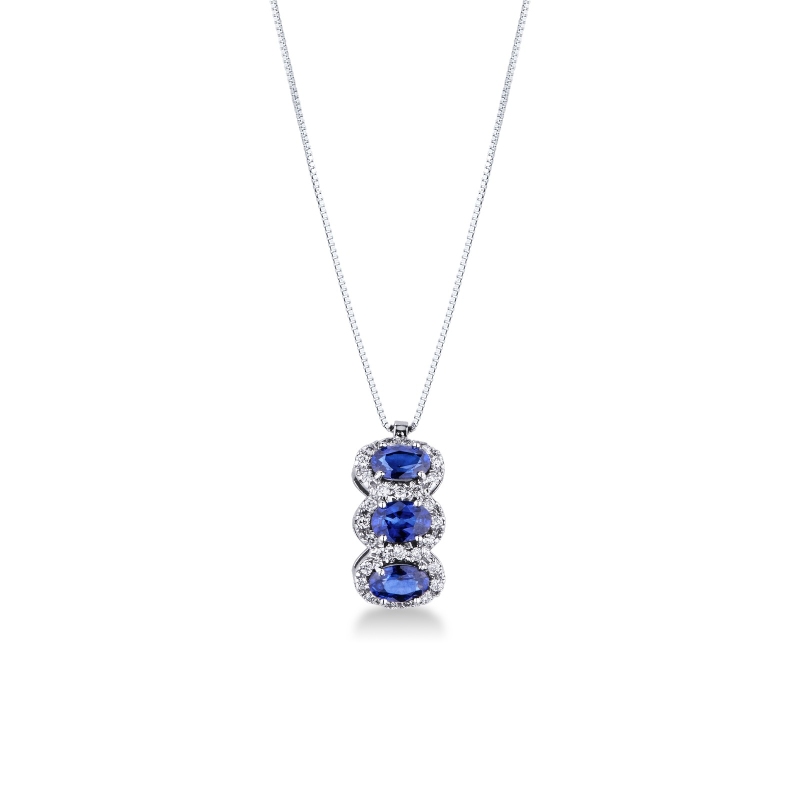 Collier en or 18k avec trois saphirs bleus ovales et diamants