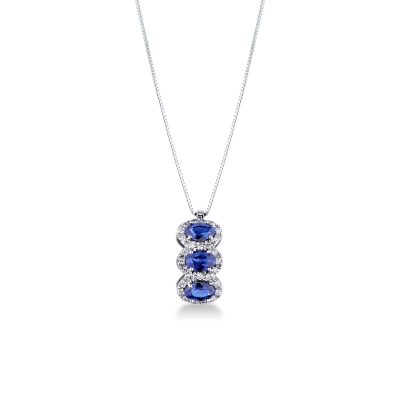 Collier en or 18k avec trois saphirs bleus ovales et diamants