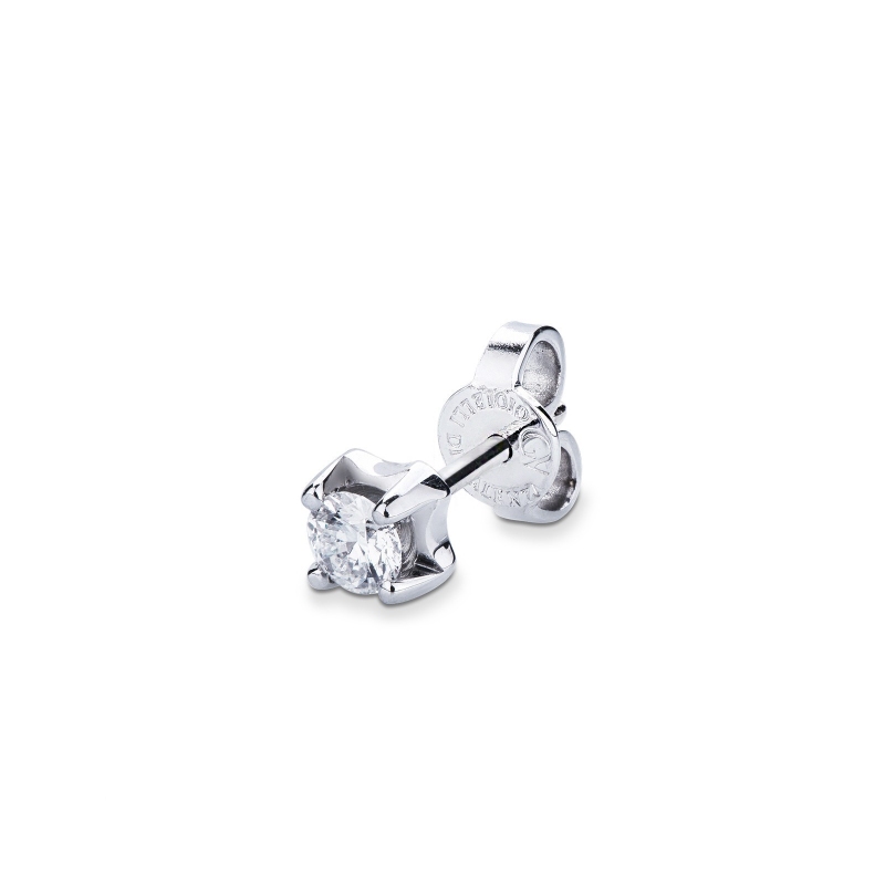 Boucle d'oreille individuelle en or blanc 18 carats à quatre griffes avec un diamant