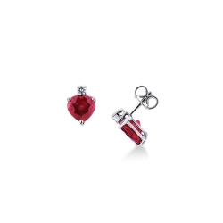 Boucles d’oreilles en or blanc 18K avec rubis en cœur et diamants