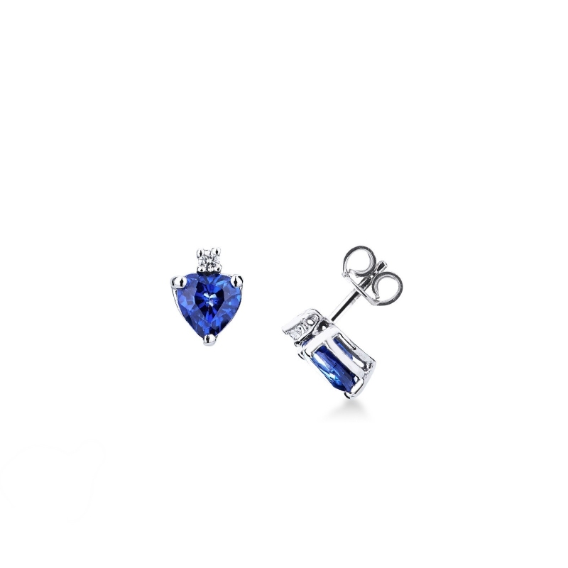 Boucles d’oreilles en or18K avec saphirs bleus en cœur et diamants