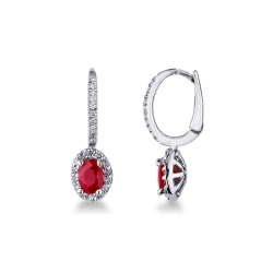 Boucles d'oreilles halo de diamants en or blanc 18k avec rubis
