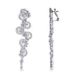  Boucles d’oreilles pendantes en or blanc 18k avec diamants