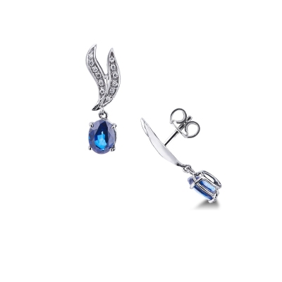 Boucles d'oreilles en or blanc 18k  serties de diamants et saphirs bleus