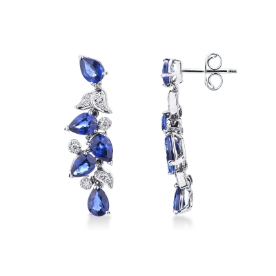 Boucles d'oreilles design fleur en or blanc 18k avec diamants et saphirs bleus