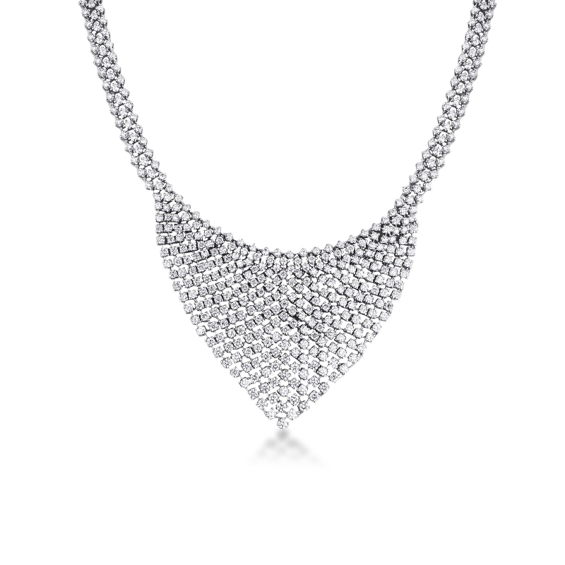Collier en or blanc 18k motif tissé en triangle serti de diamants