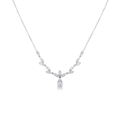 Collier avec pendentif en or blanc 750 et diamants