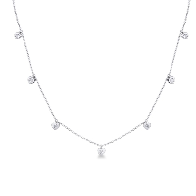 Collier en or blanc 18k avec neuf pendentifs en forme de cœur en diamants