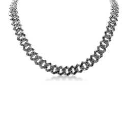 Collier en maille gourmette en or blanc 18 carats avec des diamants noirs. Extrémités brunies.