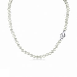 Collier de perles japonaises avec fermoir en or blanc et diamants