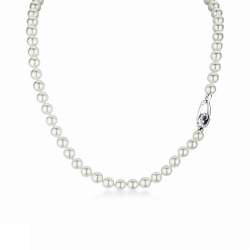 Collier de perles japonaises avec fermoir en or blanc et diamants
