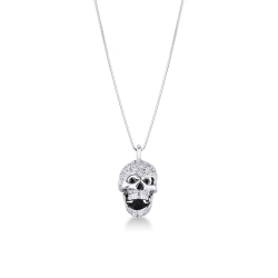 Collier en or blanc 18 carats avec pendentif tête de mort en diamants blancs et noirs