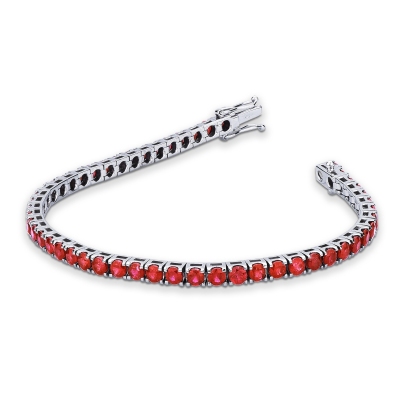 Bracelet tennis griffé en or blanc 18k serti de rubis 
