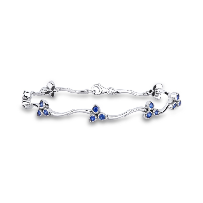 Bracelet semi rigide en or blanc 18k avec fleurs et saphirs bleus