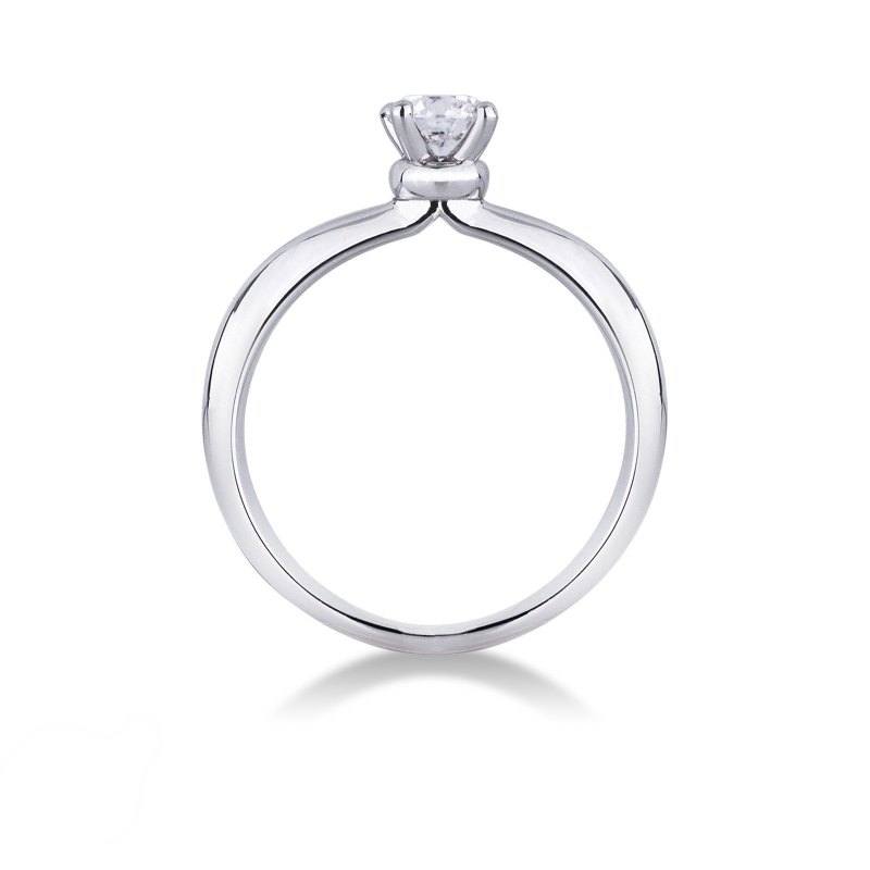 Bague solitaire en or blanc 18k avec diamant 0.50 ct