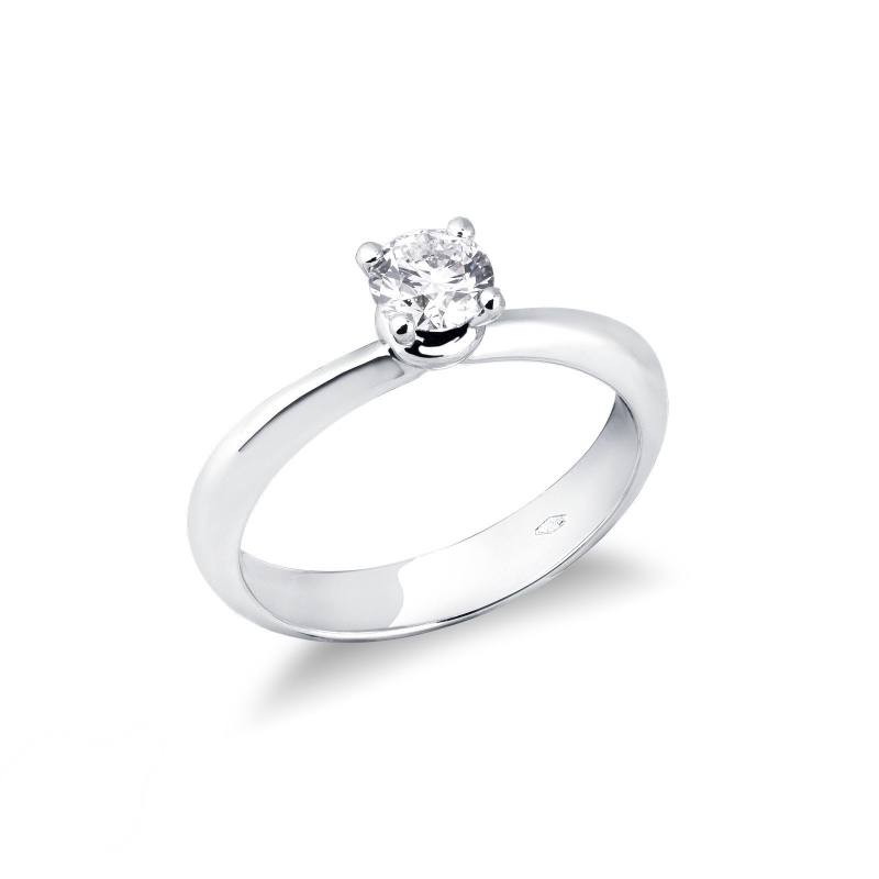 Bague solitaire en or blanc 18k avec diamant 0.50 ct