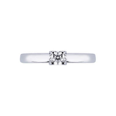 Bague solitaire serti 4 griffe en or blanc et diamant 0.15 ct