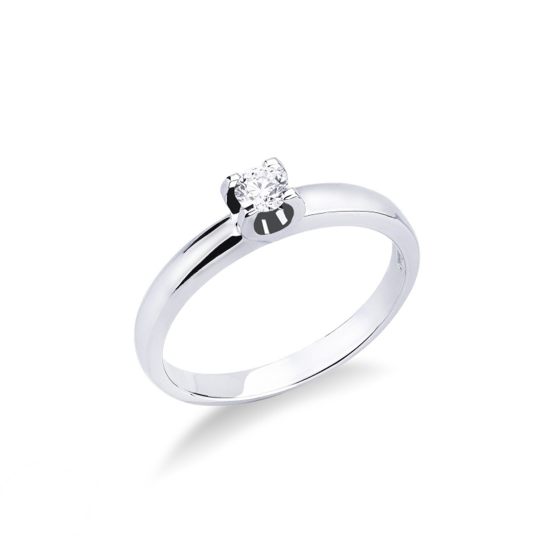 Bague solitaire serti 4 griffe en or blanc et diamant 0.15 ct