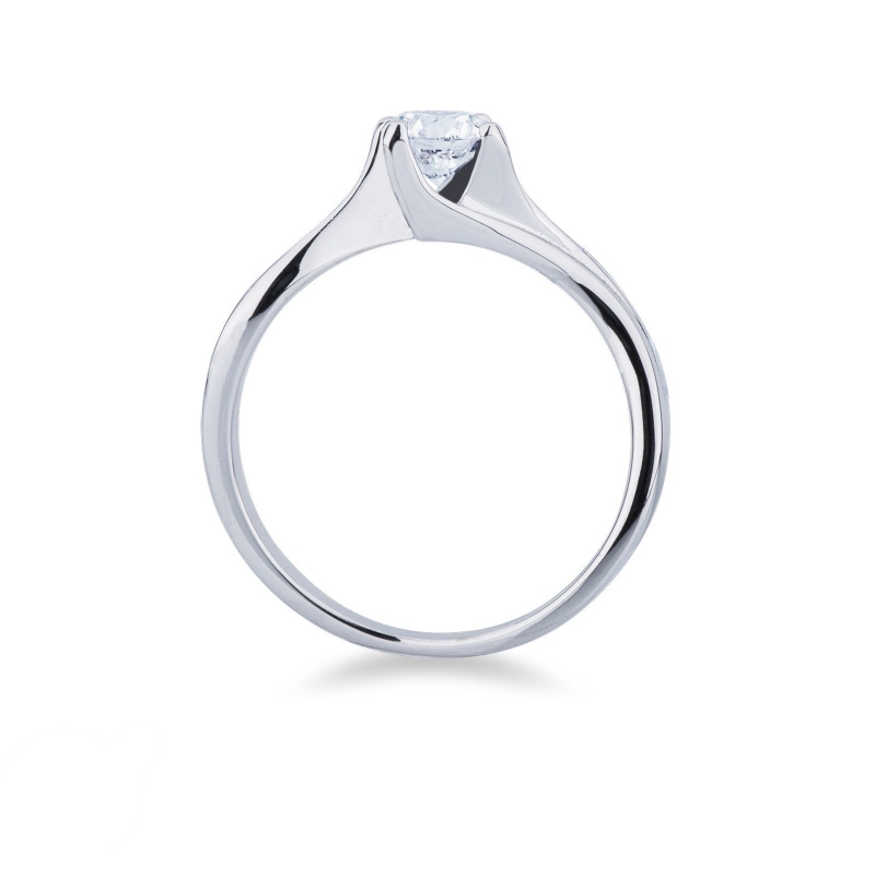 Solitaire en or blanc 18 carats avec un diamant de 0,50 ct