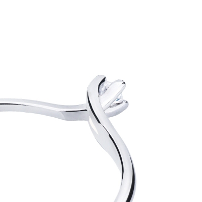 Solitaire en or blanc 18 carats avec diamant 0,04 ct