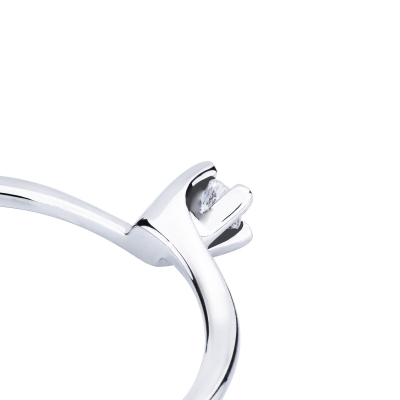 Bague solitaire en or blanc 750 avec diamant 0,04 ct