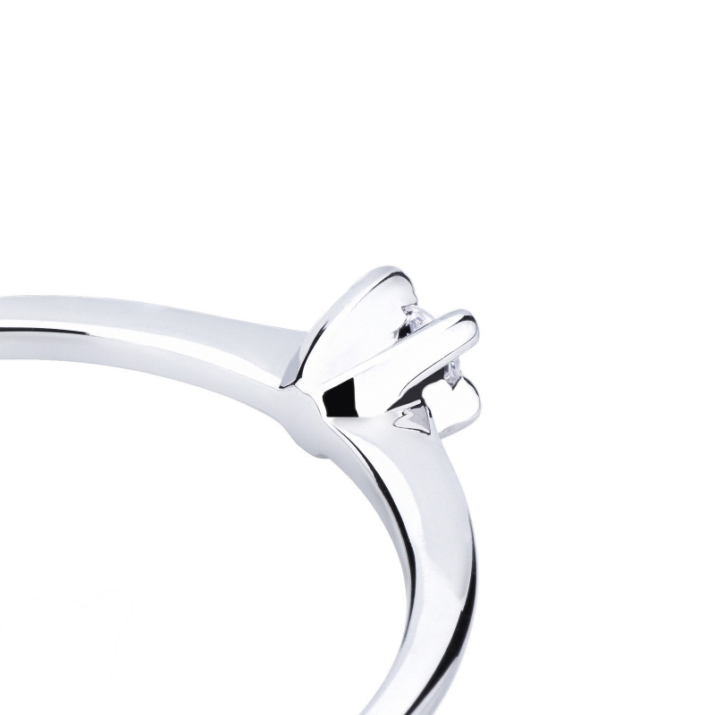 Bague 0.04 ct  solitaire en or blanc 18 carats avec diamant 