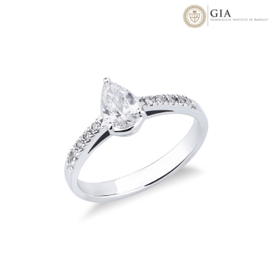 Bague avec diamant taille cœur 0,50 ct GIA en or blanc 18k