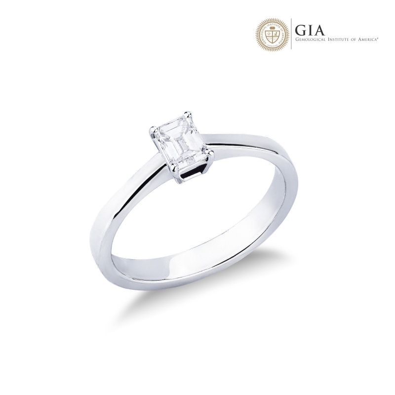Bague avec diamant taille émeraude 0,50 ct GIA en or blanc 18k