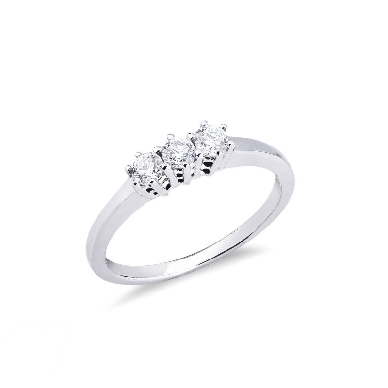 Bague modèle trilogie en or blanc 18k avec 3 diamants