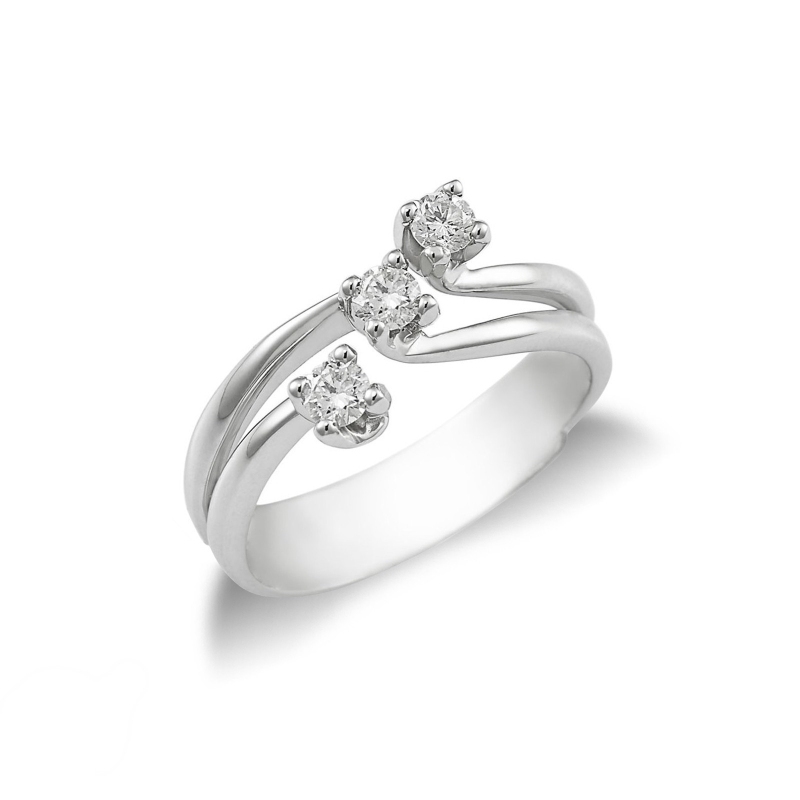 Bague en or blanc 18k avec trois diamants 0,30 ct