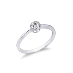 Bague en forme de fleur en or blanc 18 carats sertie de diamants