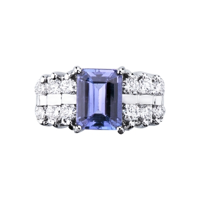Bague en or blanc 18k avec une tanzanite rectangulaire et diamants latéraux