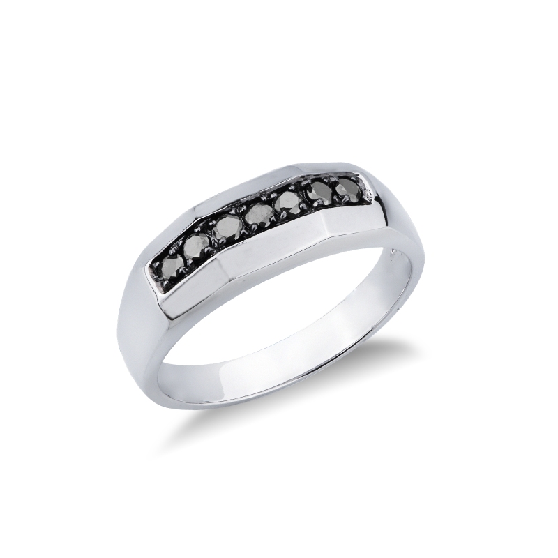 Anneau pour homme en or blanc 18k est orné de sept diamants noirs
