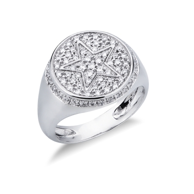 Bague chevalière en or blanc 18k avec étoile en relief sertie de diamants