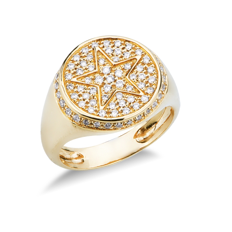 Bague chevalière en or jaune 18k avec étoile en relief pavée de diamants